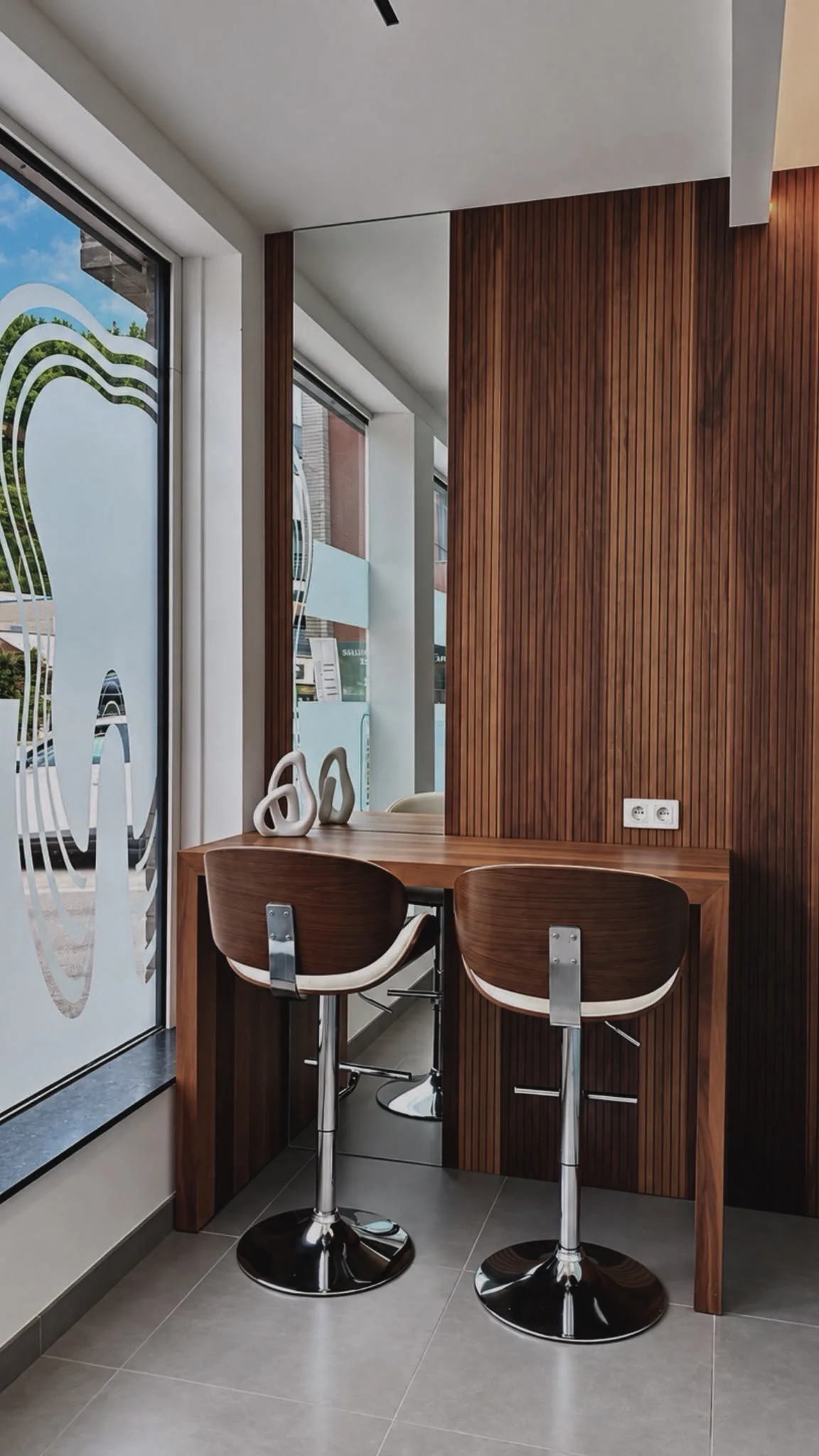 Coin bar en bois de l’espace patients