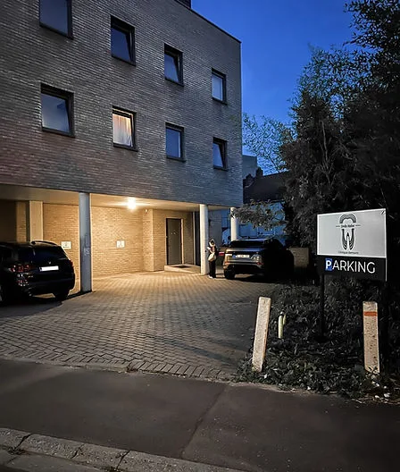 Entrée du parking patients de Smile Atelier